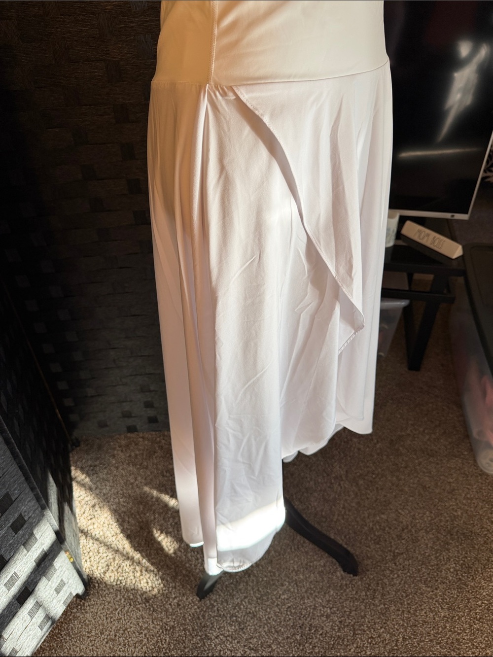 HALARA White High-Low Asymmetric Flow Skirt - Picture 2 of 3